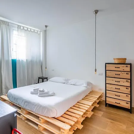 Easylife - Accogliente Dallo Stile Industriale Nel Cuore Di Porta Romana Daire *